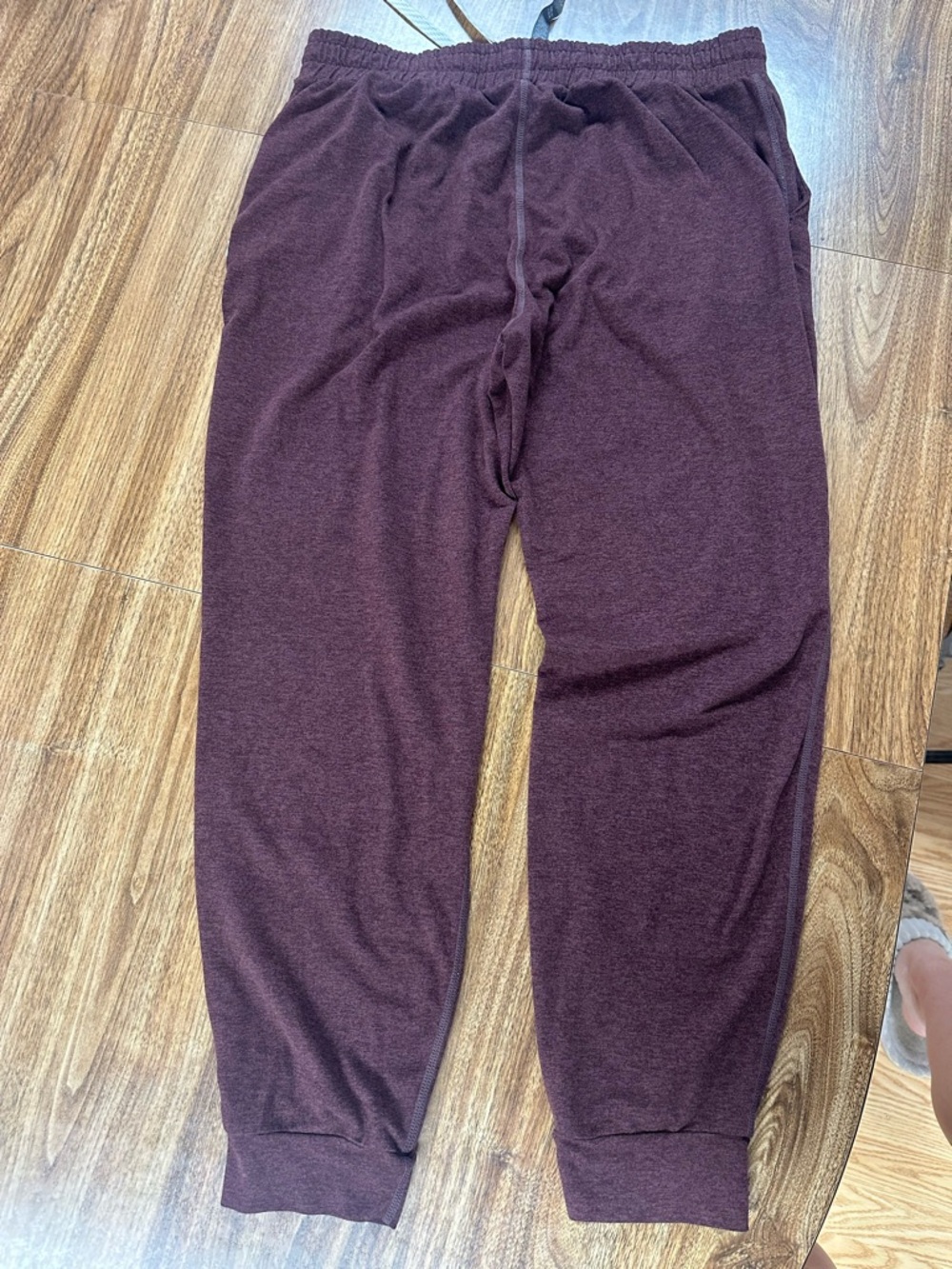 Vuori Women's Fig Heather Drawstring Joggers - Picture 6 of 6